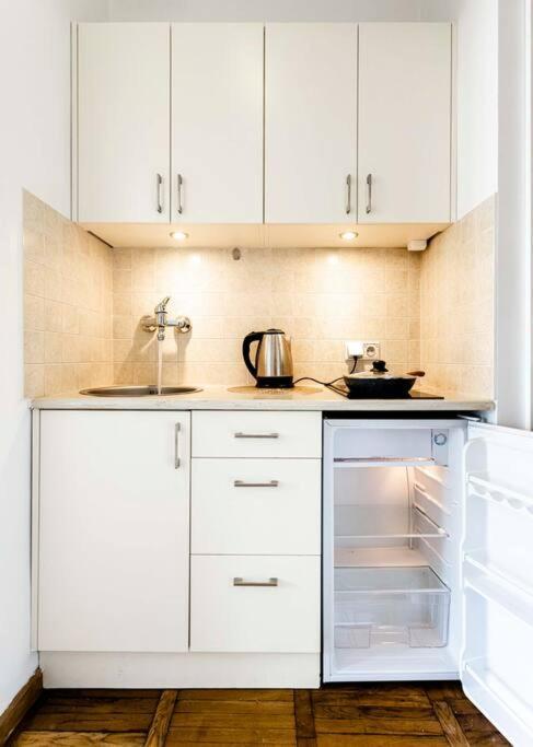 Apartment Krucza 17, Centrum Warsaw