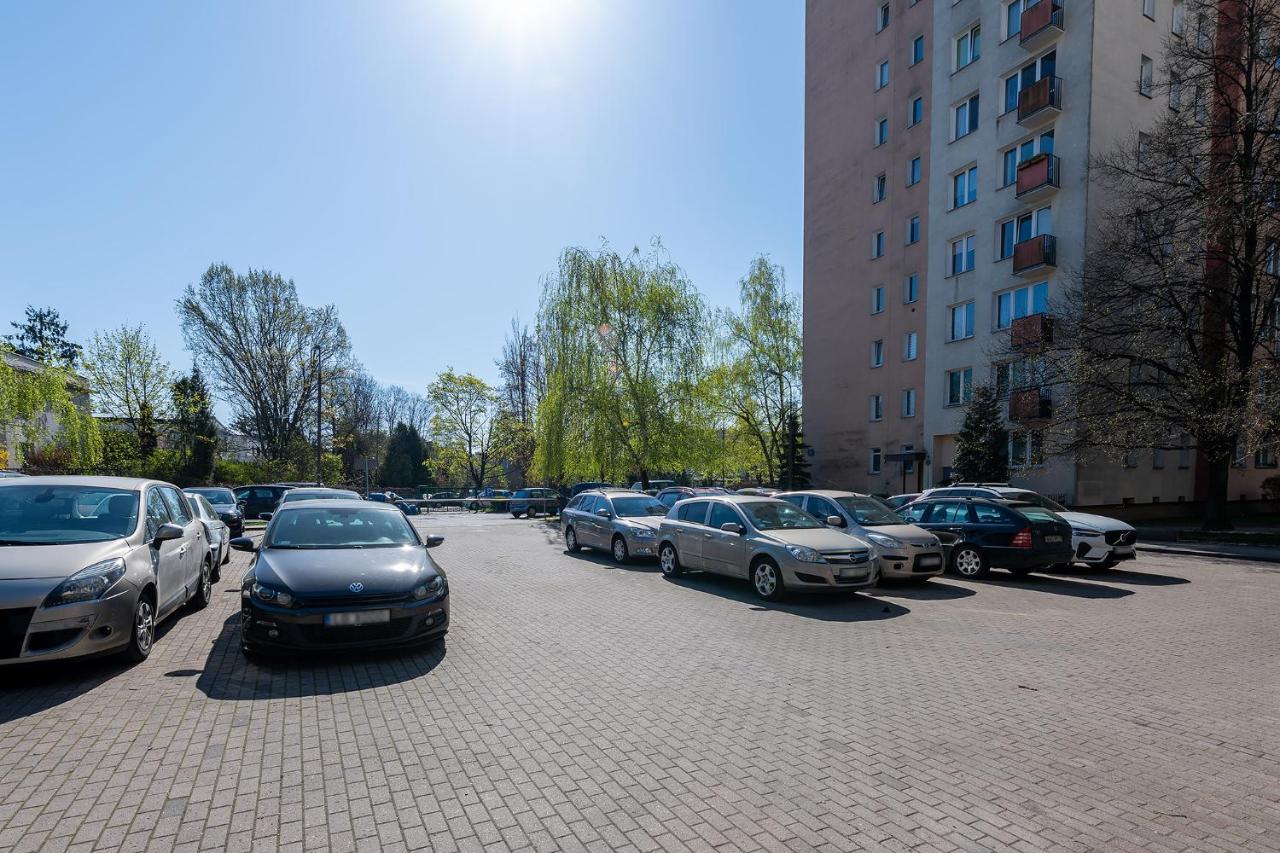 Maklakiewicza 17: View With Airport Proximity