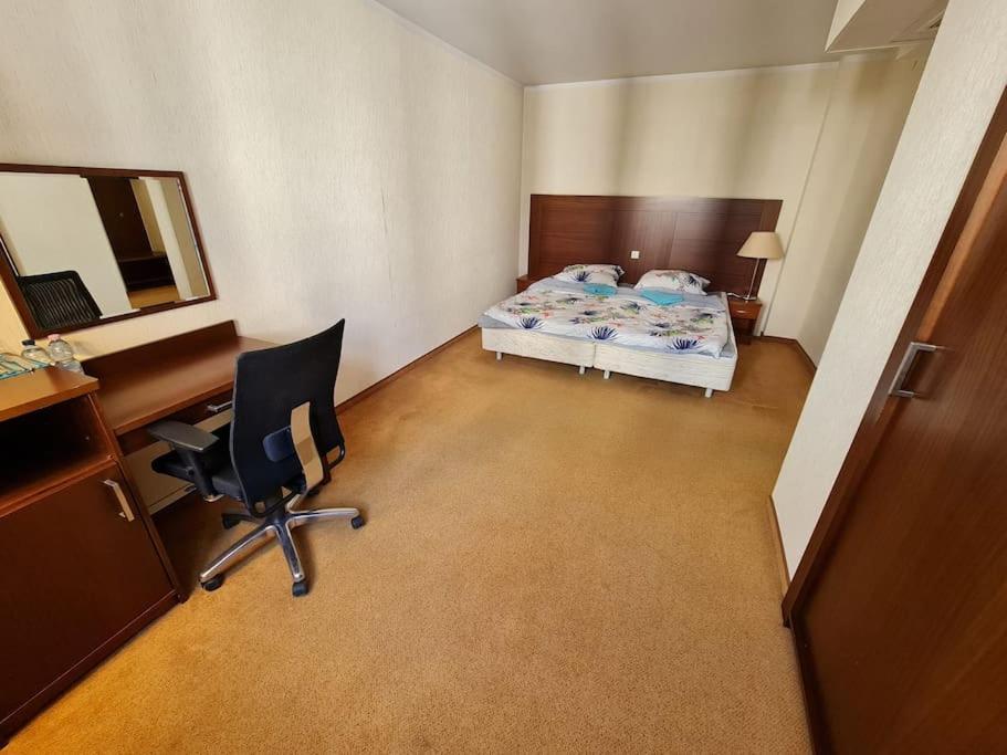 10q - Z6 606 Apartment *