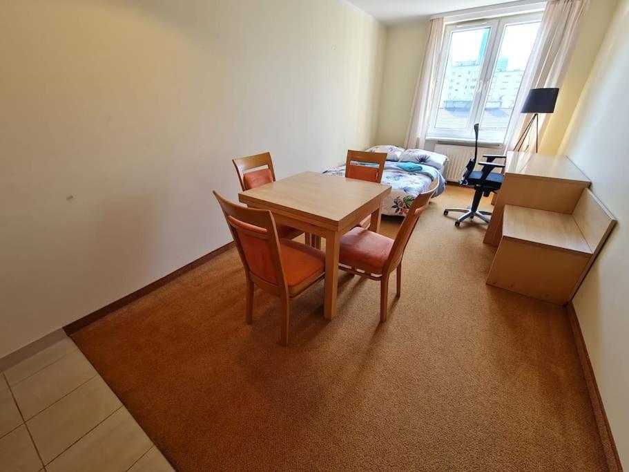 10q - Z6 603 Apartamento Varsóvia