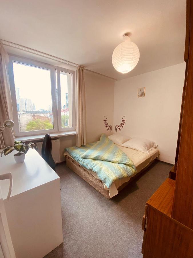 Comfortable 3 Bedroom Unit With A Cozy Balcony In Center Apartament