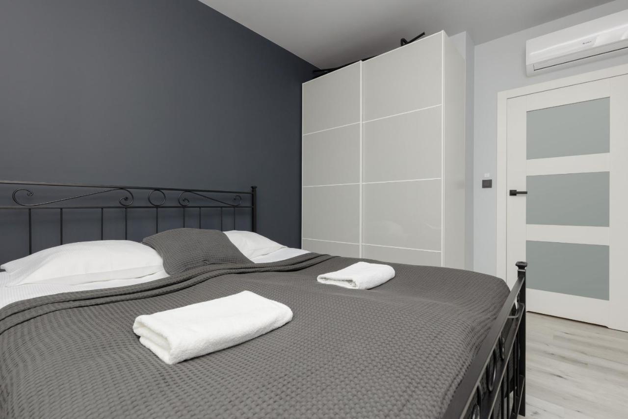 Apartment Industrial Pet-friendly With Movie Projector By Renters *