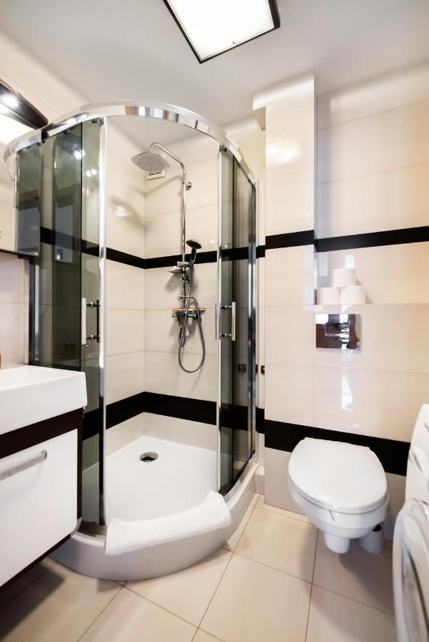 Rondo Onz Standard Apartment Warsaw