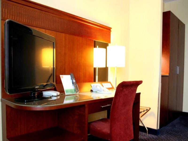 Hotel Courtyard By Marriott Airport 4*