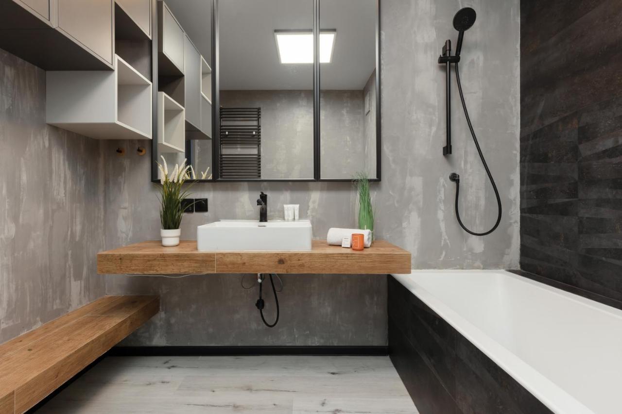 Apartment Industrial Pet-friendly With Movie Projector By Renters