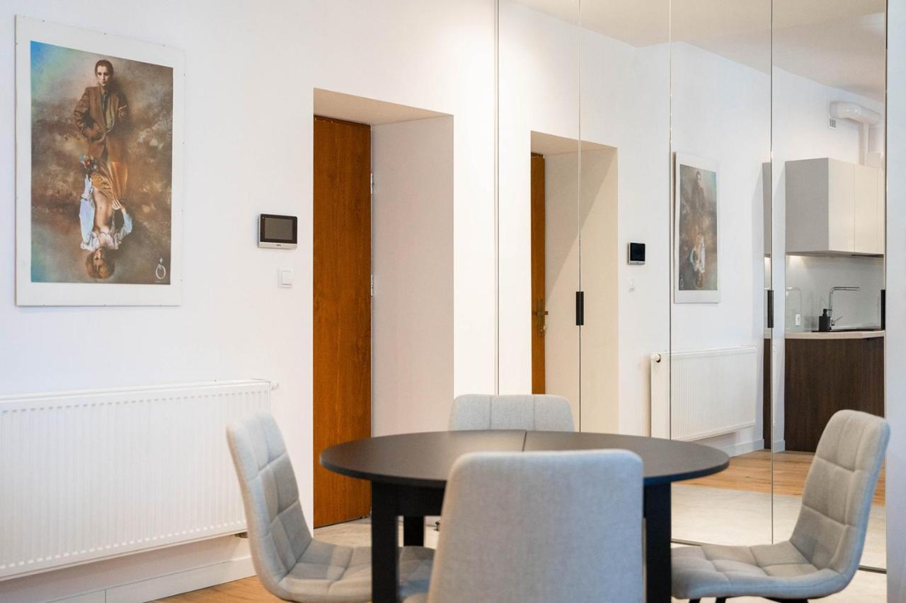 Piekna Yellow Apartment Warschau