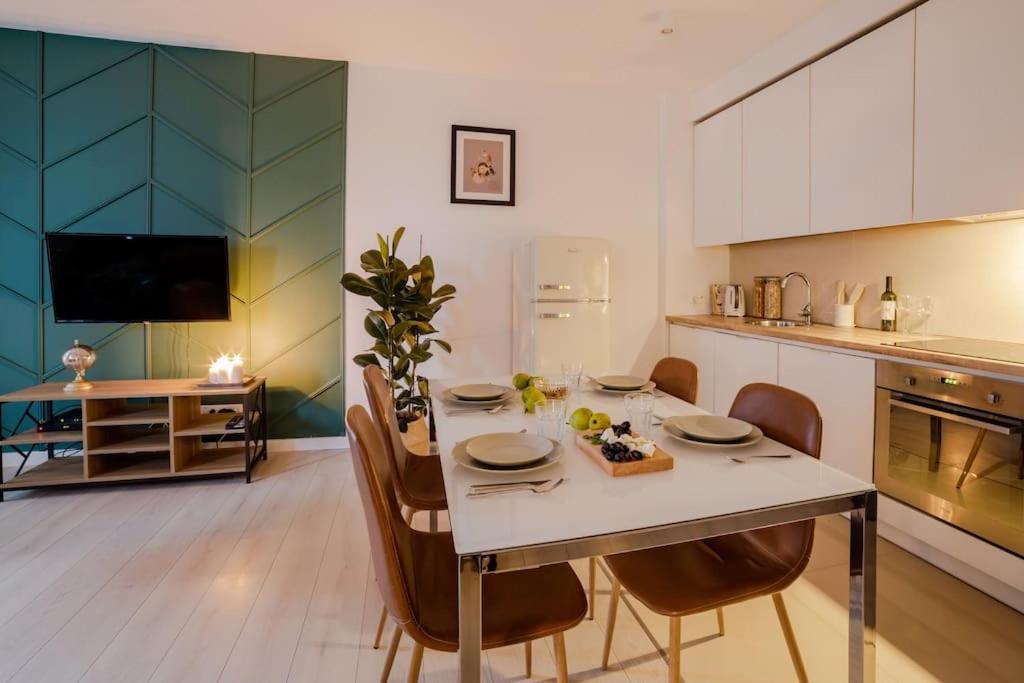 Apartment Oomph Downtown Atmospheric Zelazna Street