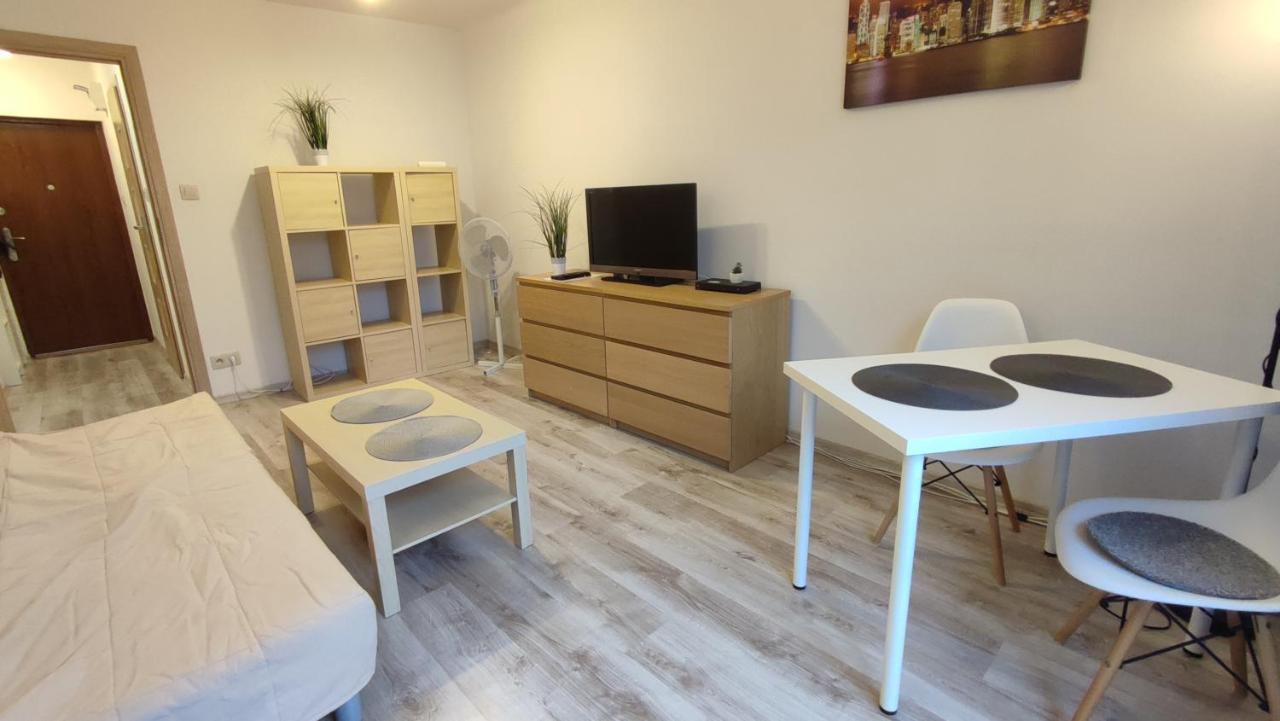 Centrum - Metro Rondo Onz Apartment