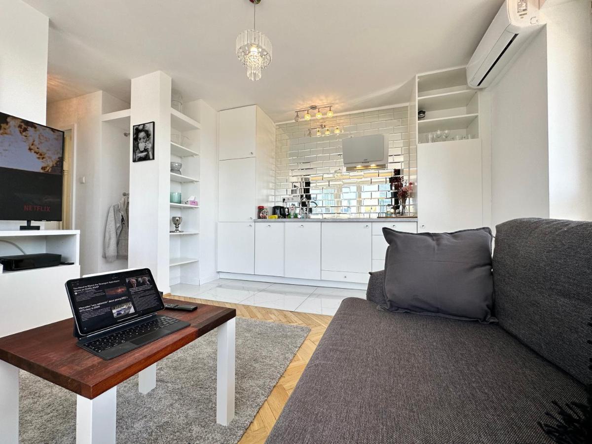 Platinum Metro X2 Wifi 350 Mbs Netflix Hbo Appletv Apartment
