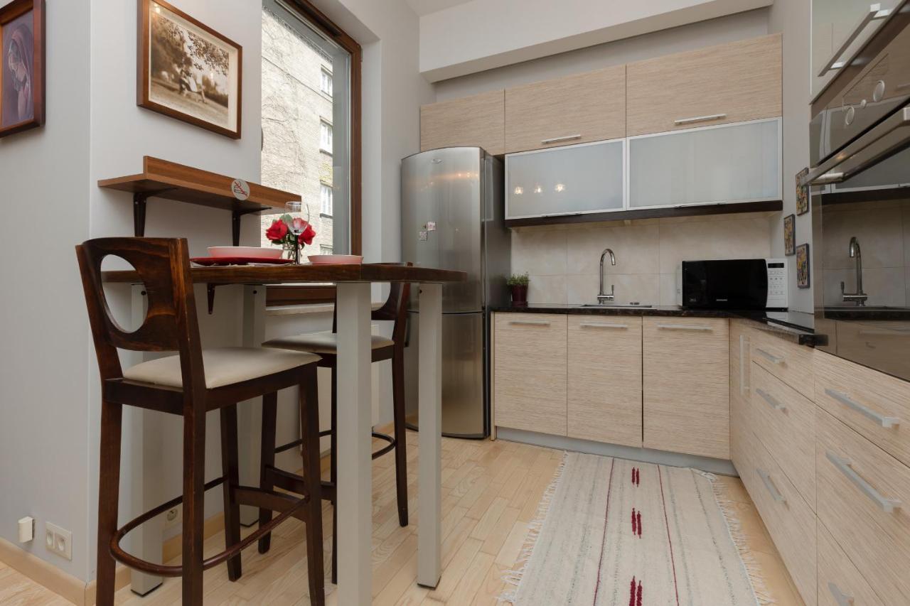 Apartment Comfy & Classy Near Cos Torwar By Renters *