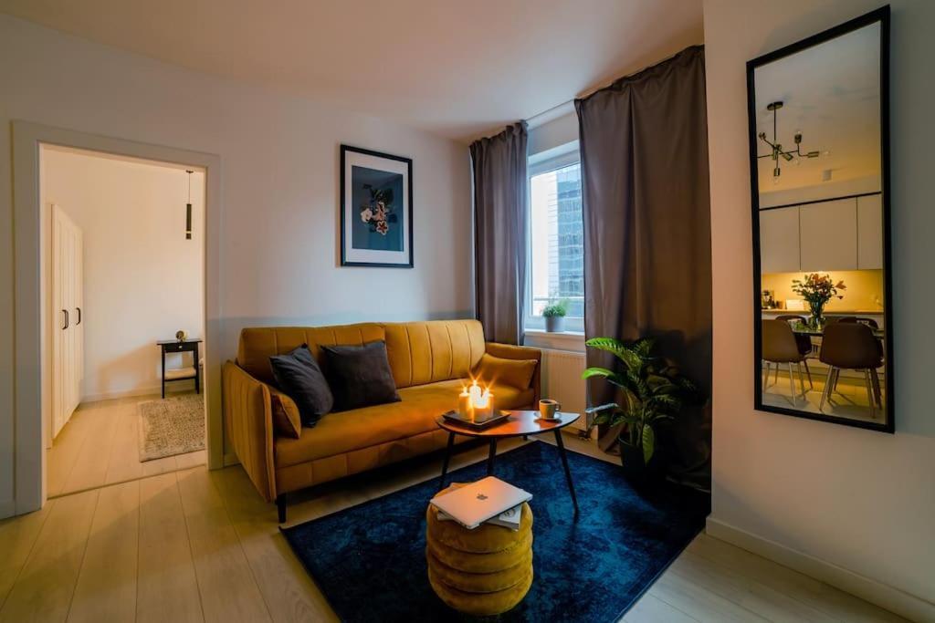 Oomph Downtown Atmospheric Zelazna Street Apartment *