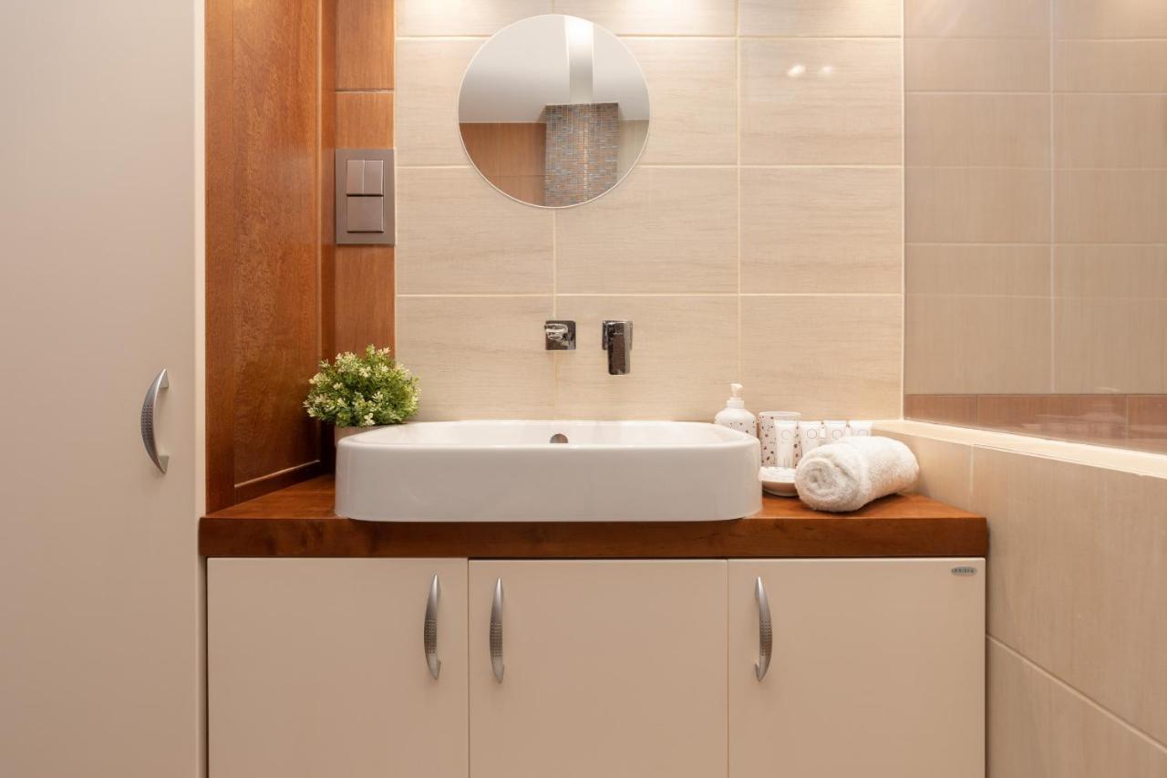Apartment Comfy & Classy Near Cos Torwar By Renters