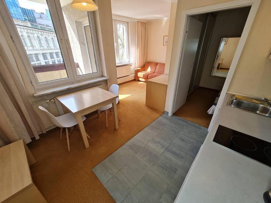 10q - Z6 205 Apartamento Varsóvia