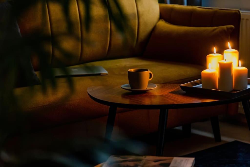 Oomph Downtown Atmospheric Zelazna Street Apartment *