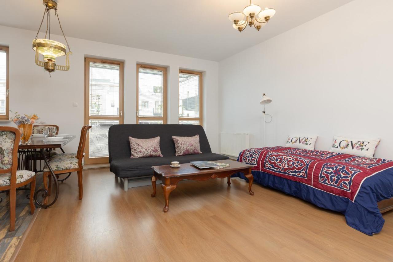 Spacious & Homely With Parking In Wilanow By Renters Apartamento