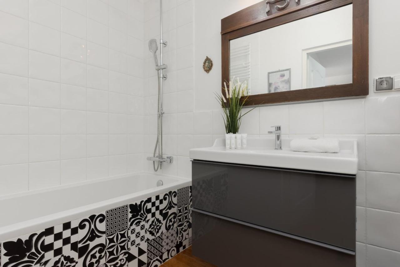 Spacious & Homely With Parking In Wilanow By Renters * Varsóvia