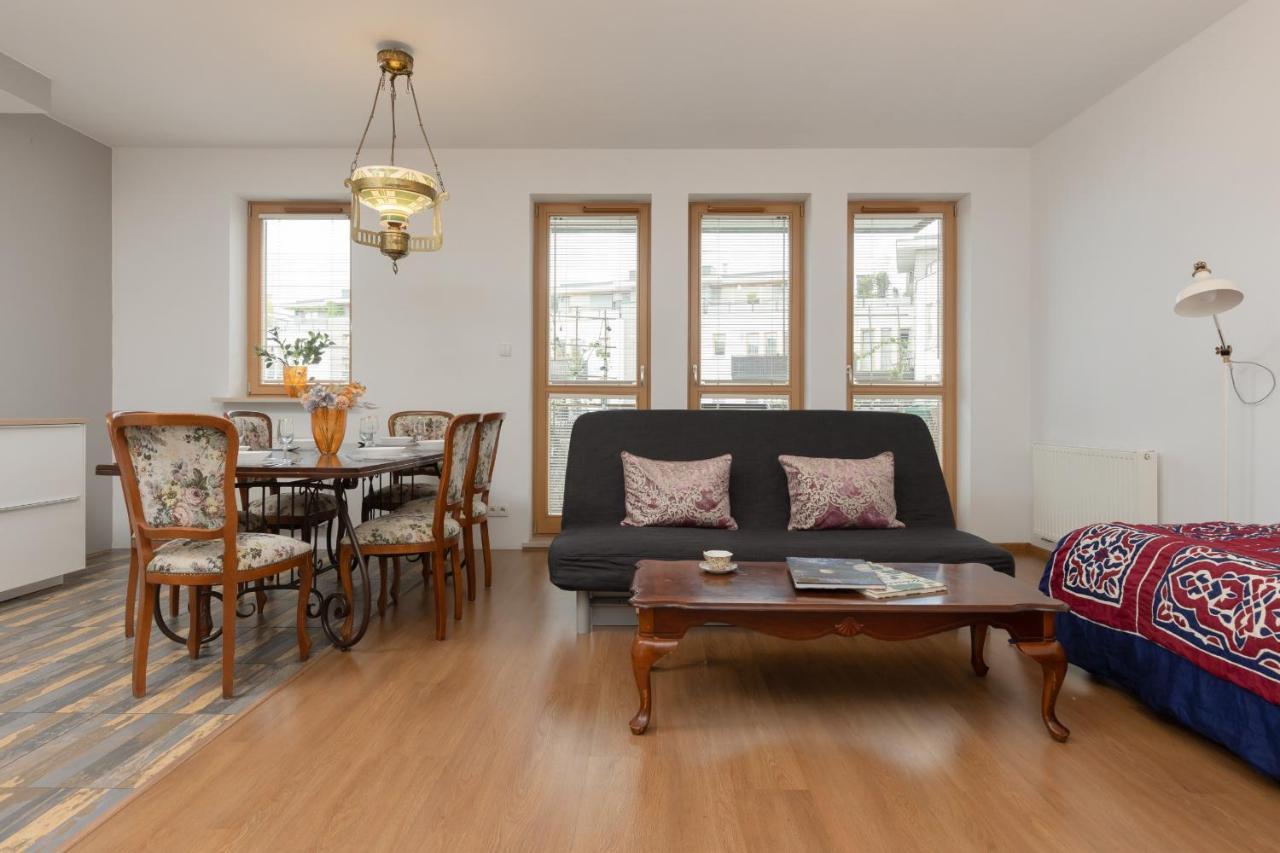 Spacious & Homely With Parking In Wilanow By Renters Varsóvia