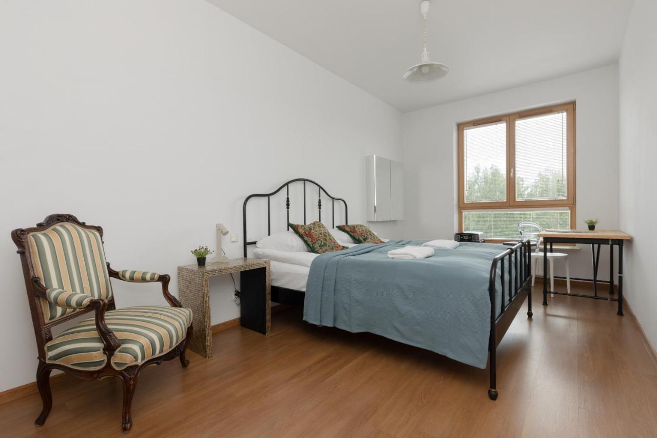 Apartamento Spacious & Homely With Parking In Wilanow By Renters Varsóvia