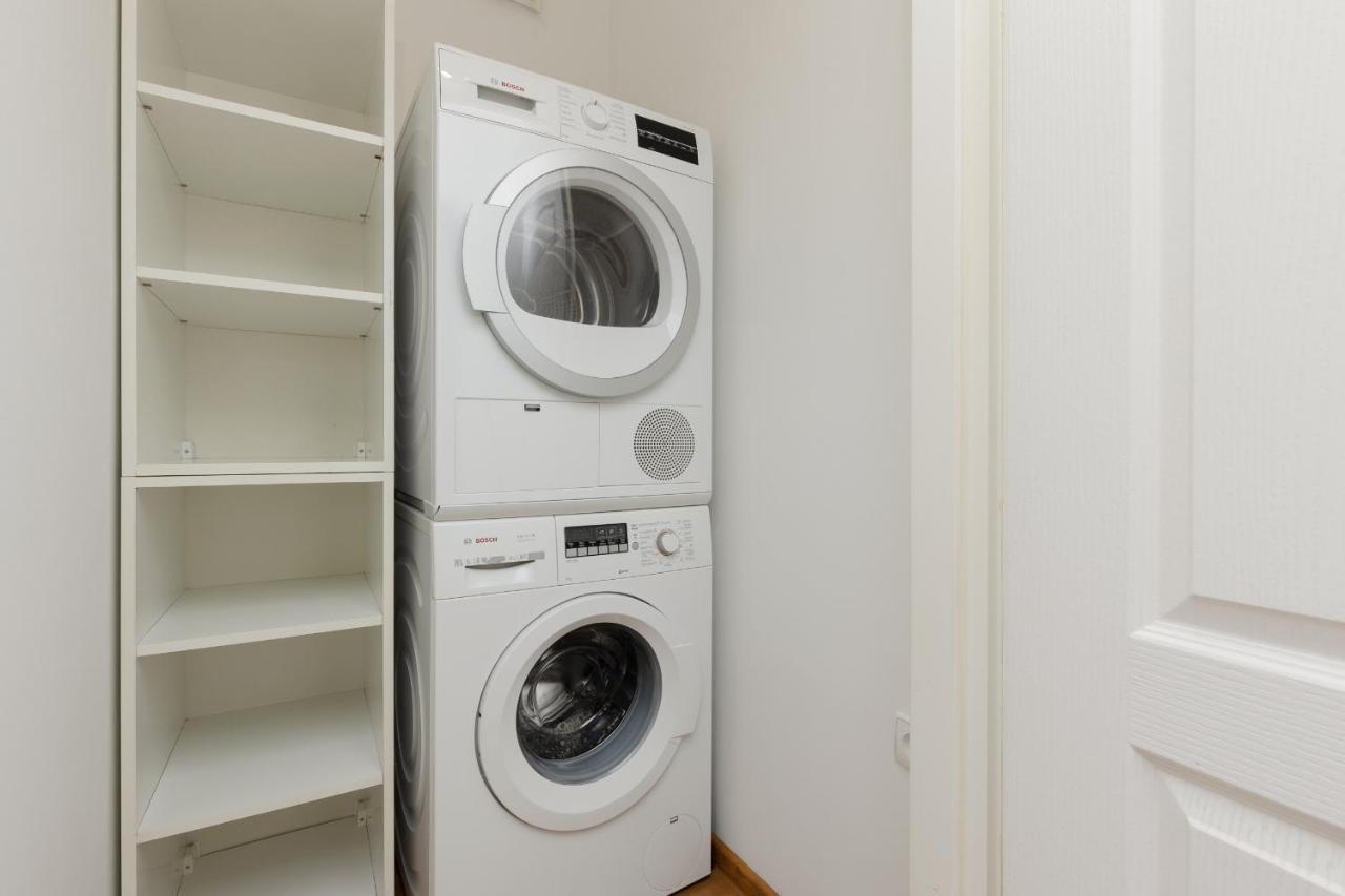 Spacious & Homely With Parking In Wilanow By Renters *
