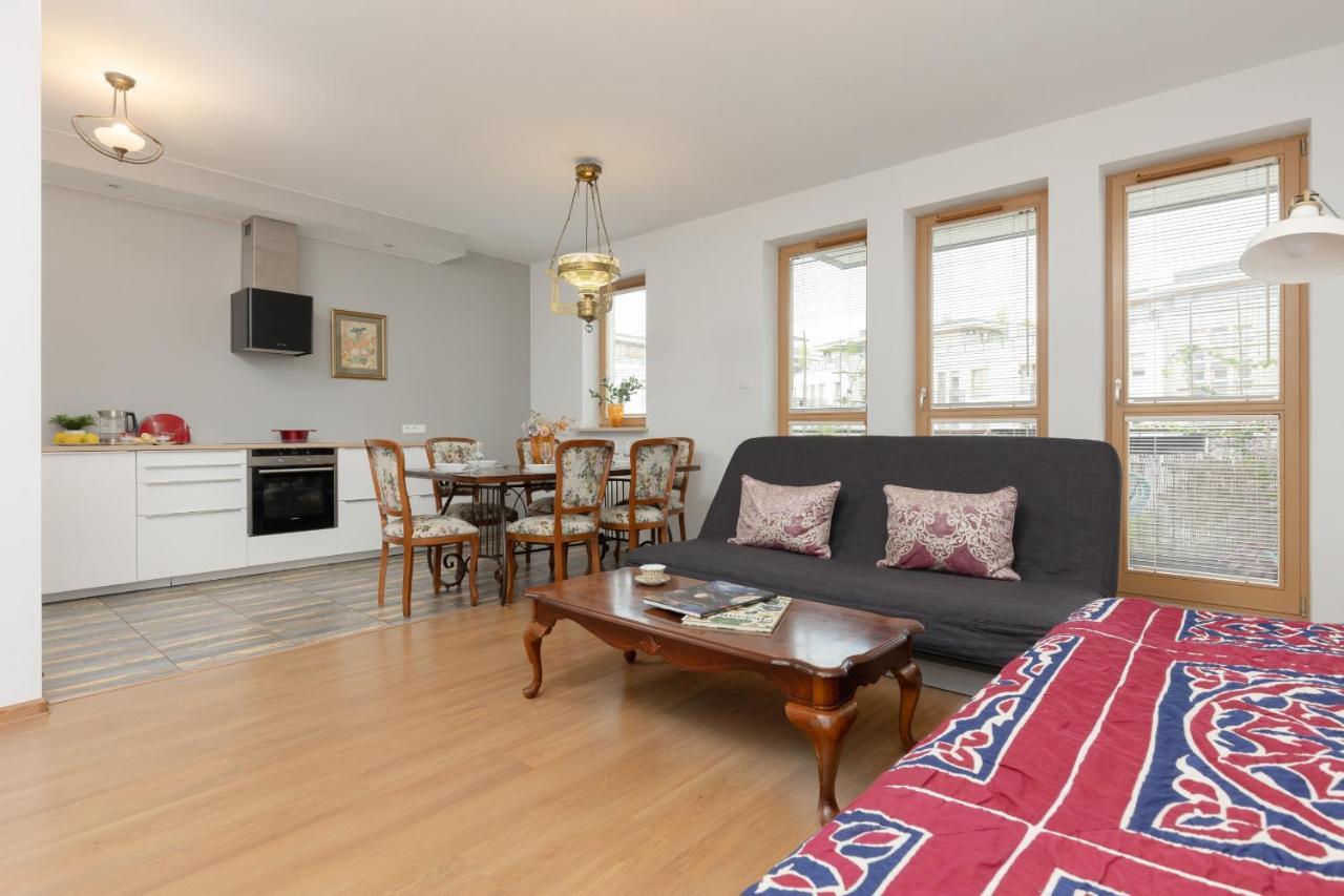 Spacious & Homely With Parking In Wilanow By Renters Apartamento