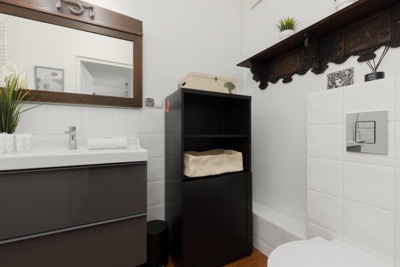 Spacious & Homely With Parking In Wilanow By Renters Apartamento Varsóvia