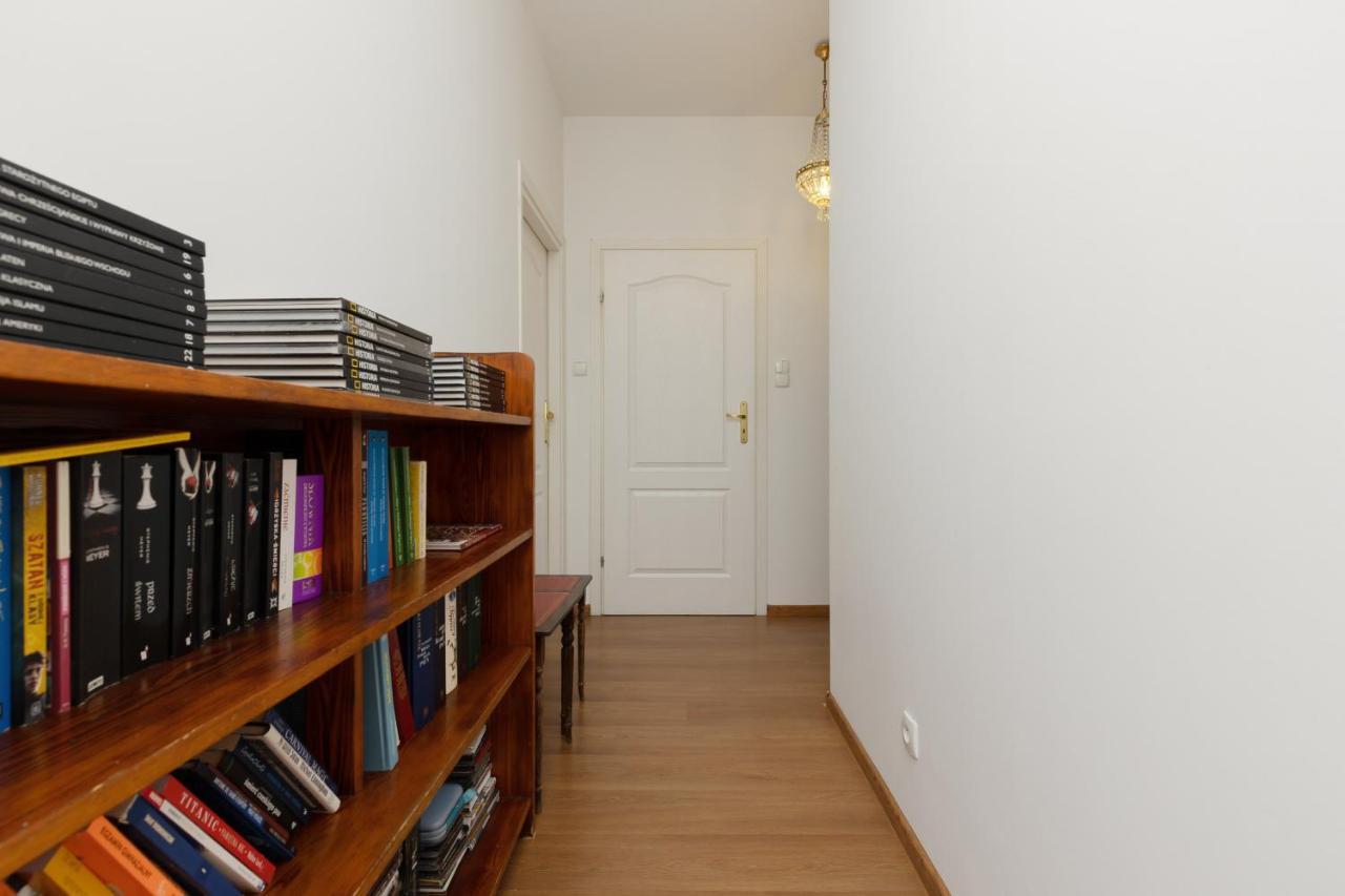 Spacious & Homely With Parking In Wilanow By Renters Varsóvia