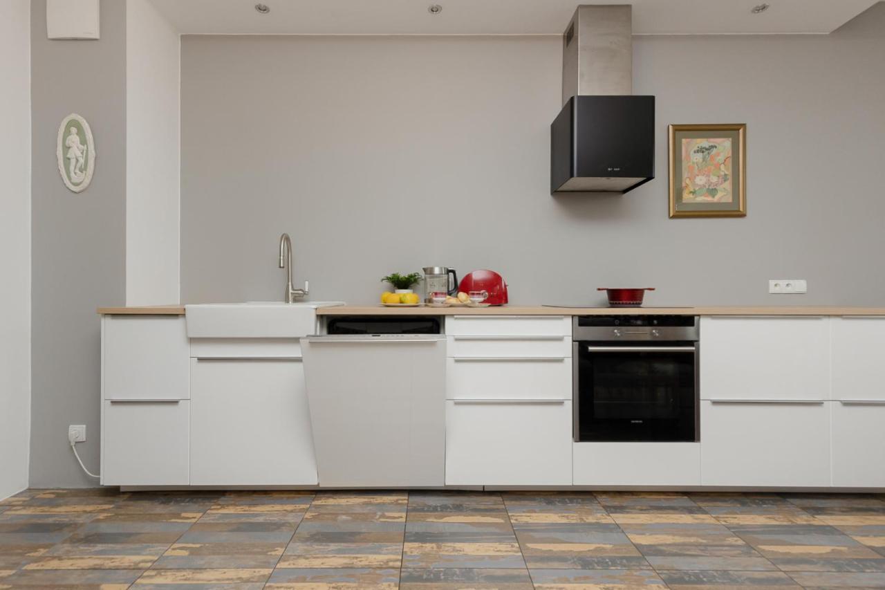 Spacious & Homely With Parking In Wilanow By Renters Apartamento *