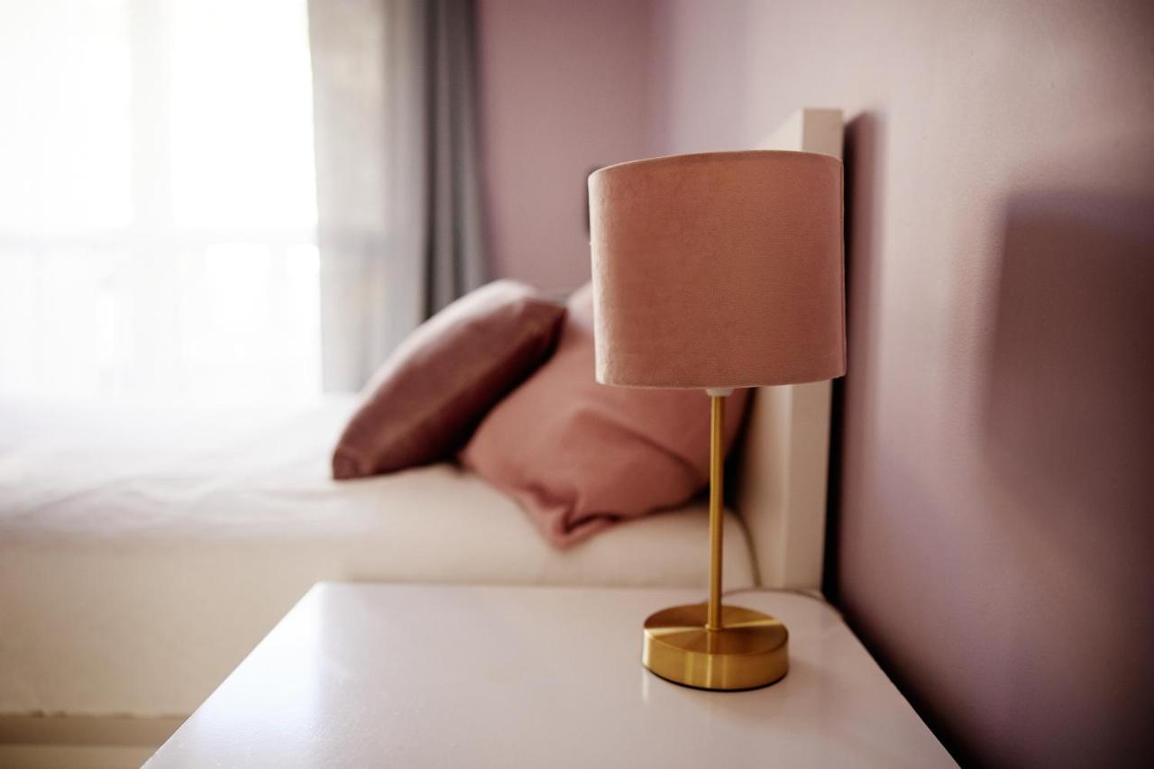 Apartament - Parking, Quiet Neighbourhood - By Rentujemy Warszawa