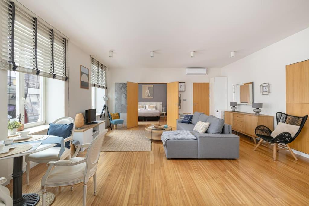 Chmielna Center With Bath Apartment Warsaw