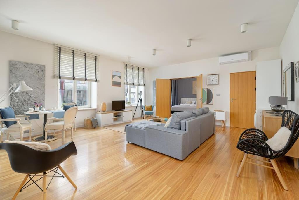 Chmielna Center With Bath Apartment *