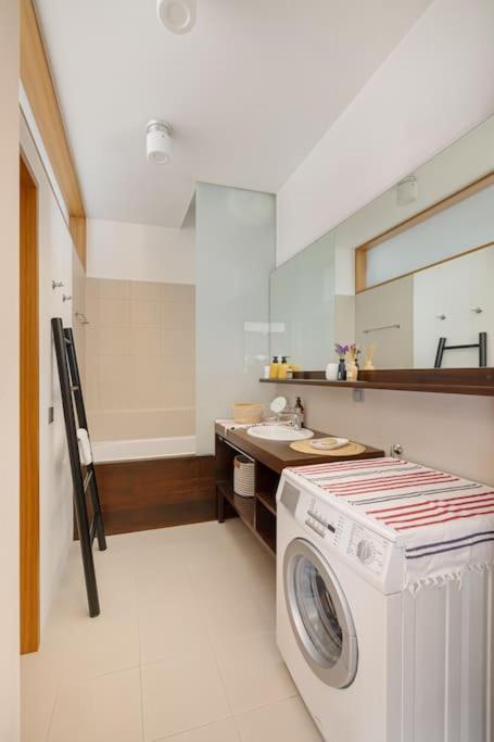 Apartment Chmielna Center With Bath
