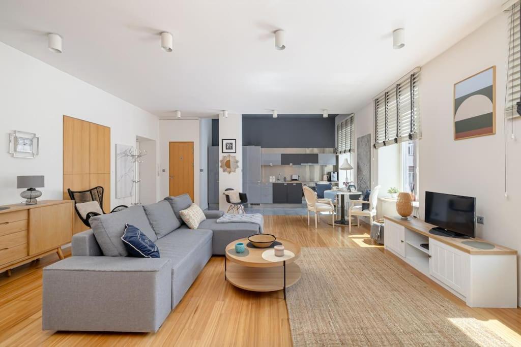 Chmielna Center With Bath Apartment
