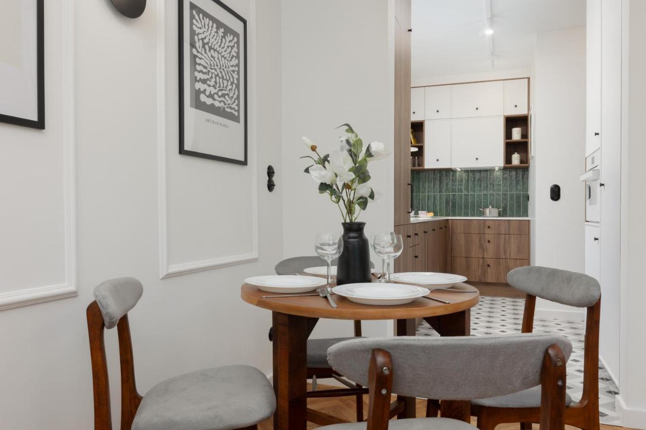 Stylish Nowolipie Close To Old Town Square By Renters Apartment Warsaw