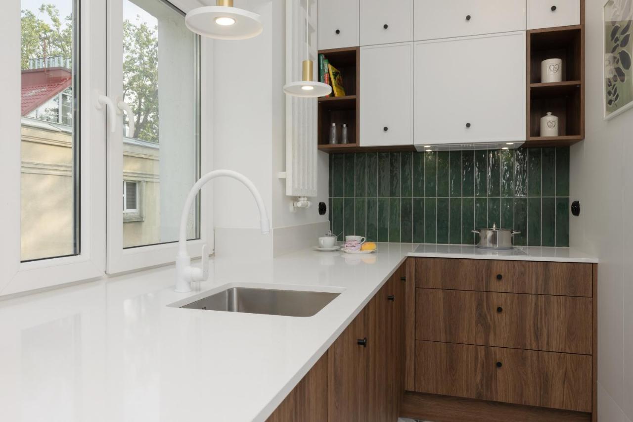 Apartment Stylish Nowolipie Close To Old Town Square By Renters Warsaw