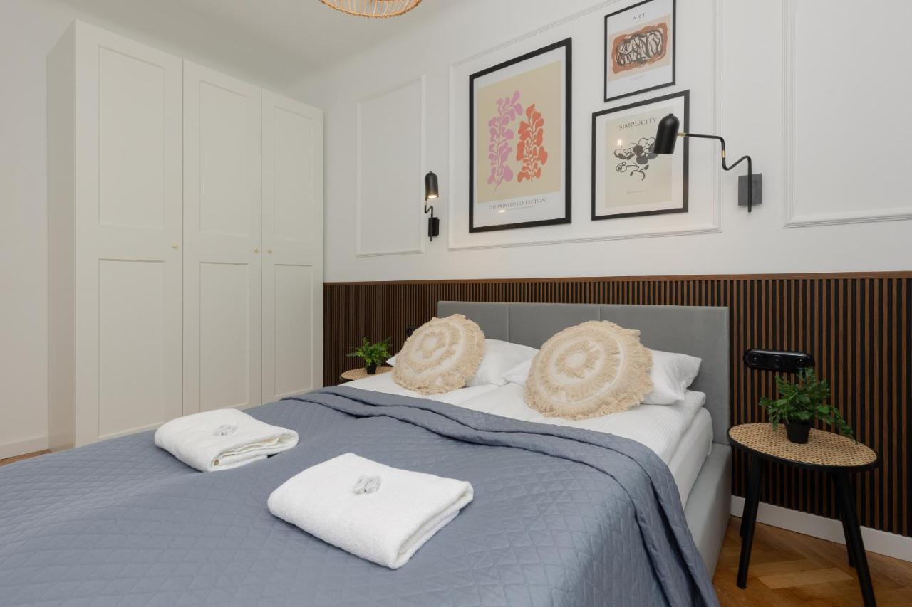 Stylish Nowolipie Close To Old Town Square By Renters Apartment