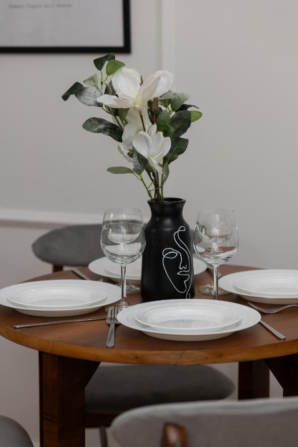 Stylish Nowolipie Close To Old Town Square By Renters Warsaw