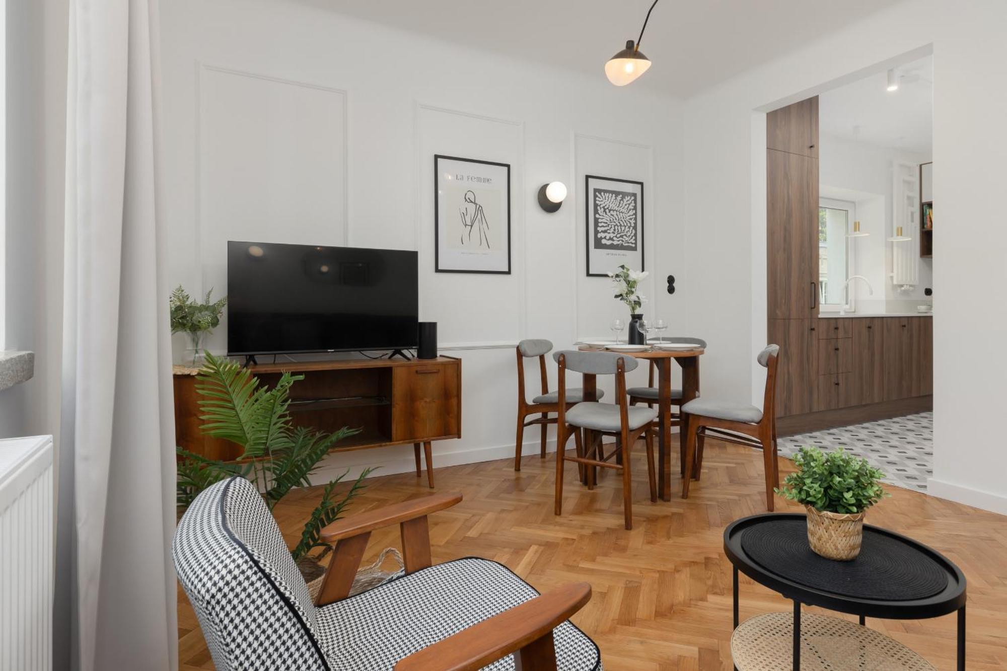 Stylish Nowolipie Close To Old Town Square By Renters Apartment Warsaw