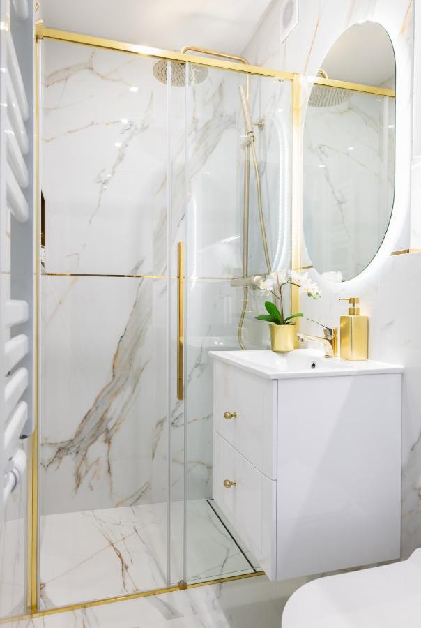 Glam & Modern By Cooee *