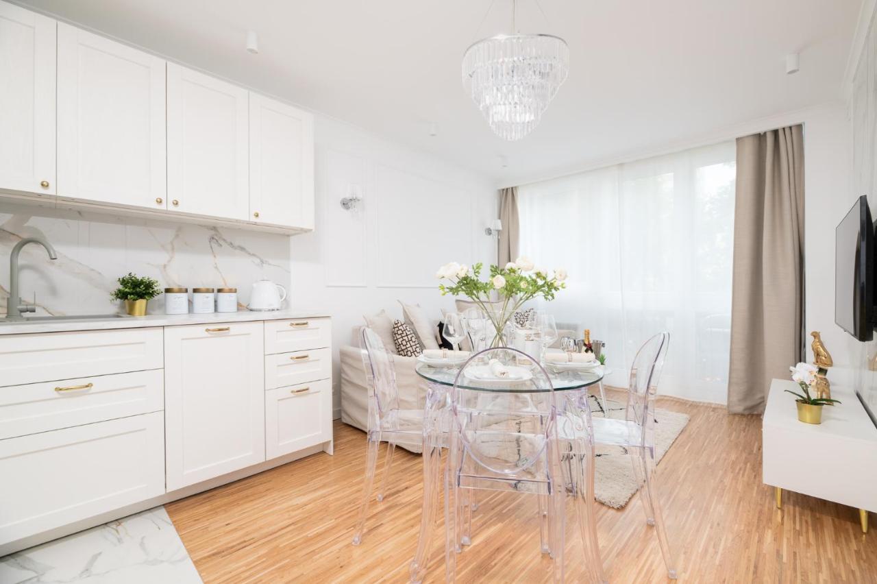 Glam & Modern By Cooee Apartment *