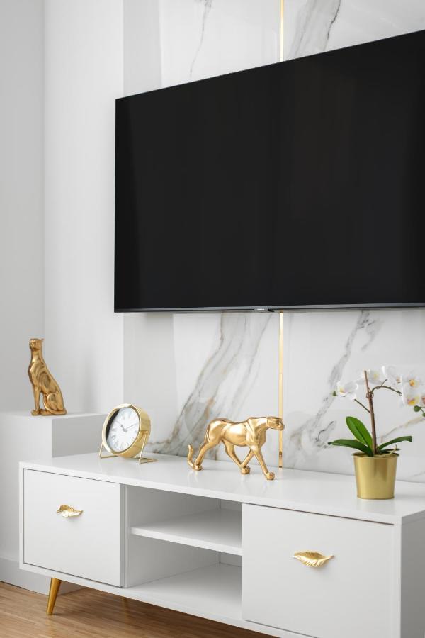 Apartment Glam & Modern By Cooee