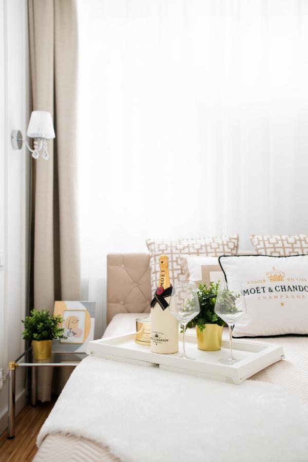 Apartment Glam & Modern By Cooee