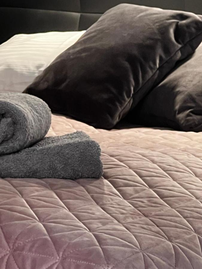 “apartcalm - Like At Home” - Close To Subway Apartment *