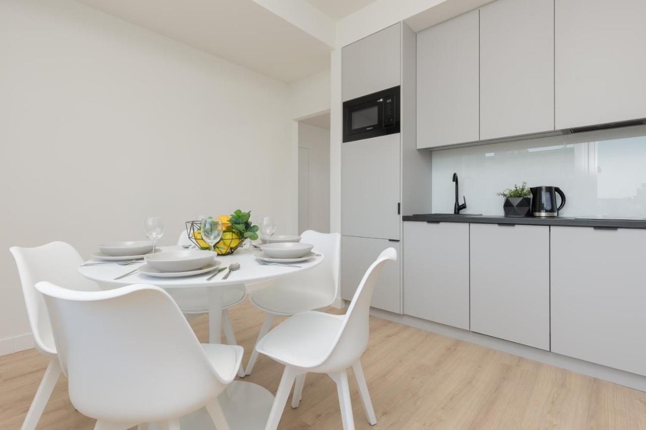 Amazing Spacious In Center By Renters