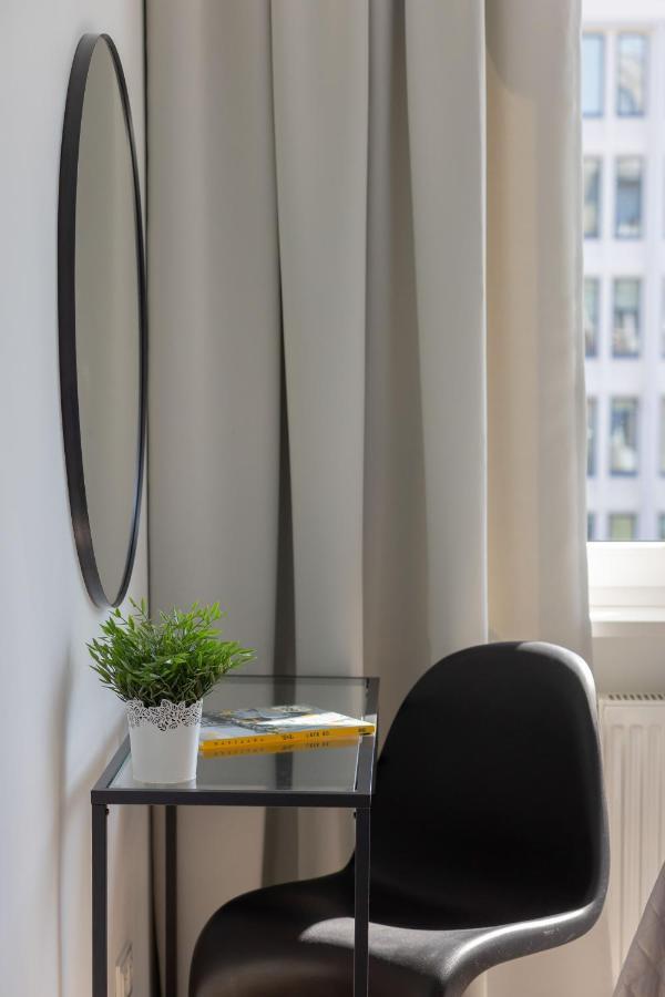 Amazing Spacious In Center By Renters Warszawa