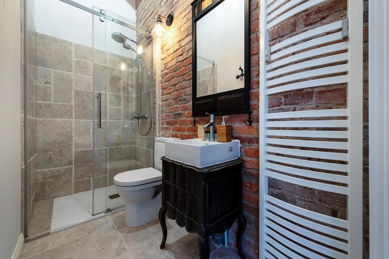 High Standard Studio. Old Town. *
