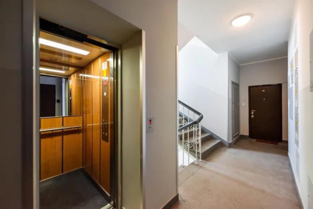 Apartment Cutest With Location *