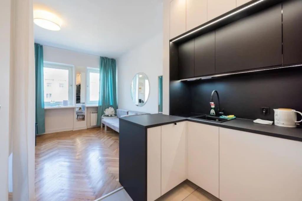 Apartment Cutest With Location *