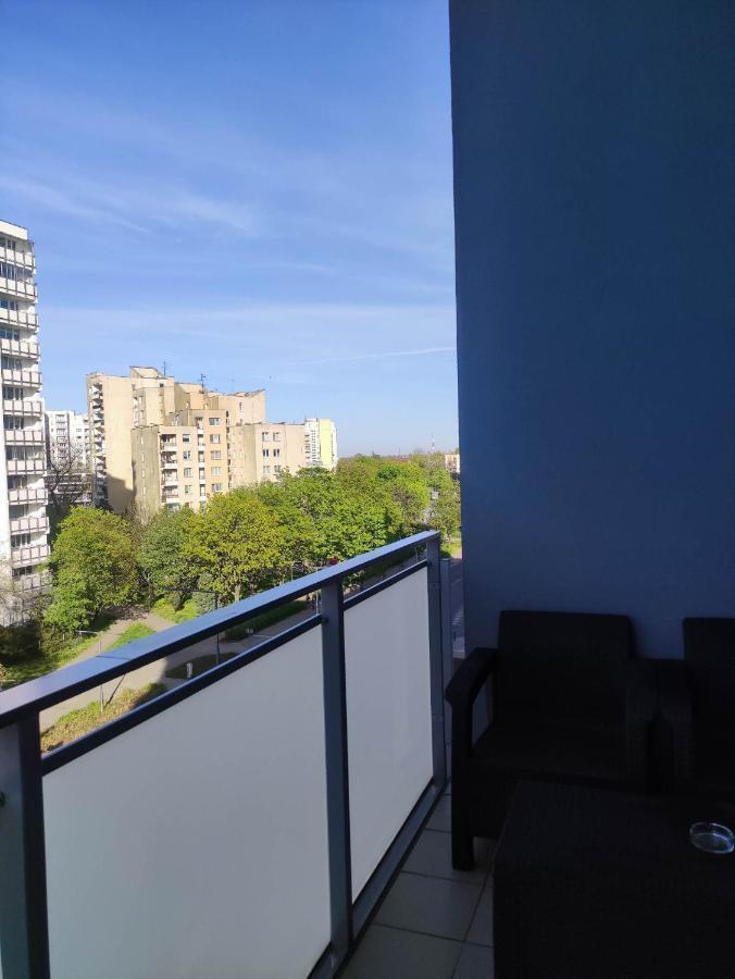Apartament Metro Targowek 27 *