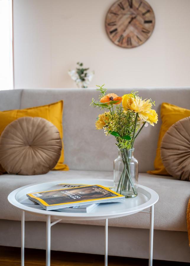 ~comfortify~ Kingsize Bed, A/c, Wifi, Skylineview Apartment