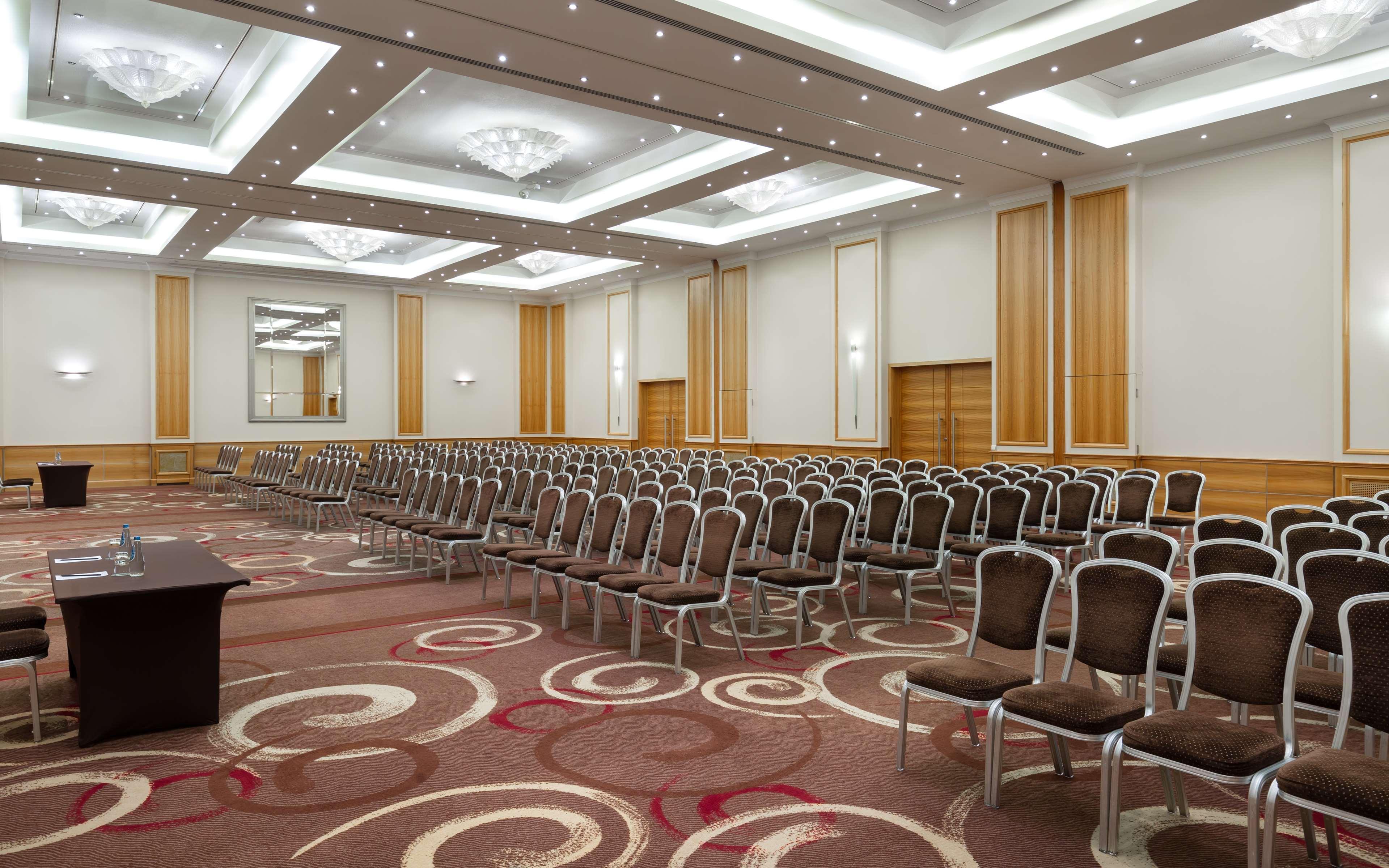 Radisson Collection Hotel, Hotel